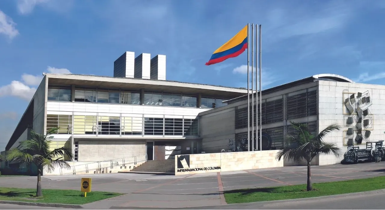 Fachada principal de la Imprenta Nacional de Colombia en Bogotá.