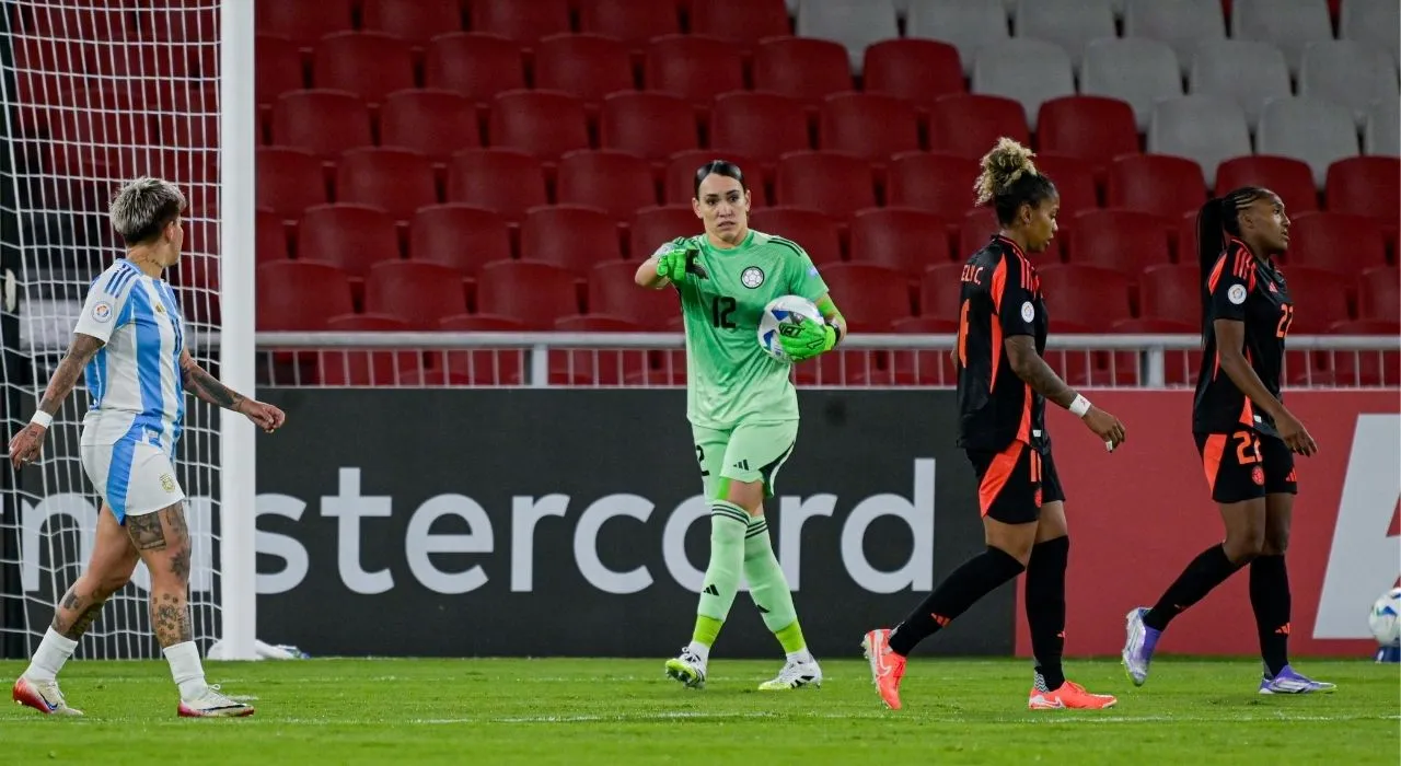 Katherine Tapia en partido frente Argentina.