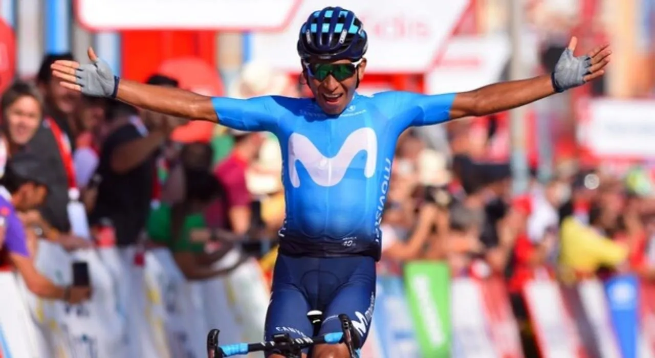Quintana celebra su triunfo en la segunda etapa de la Vuelta a España 2019.