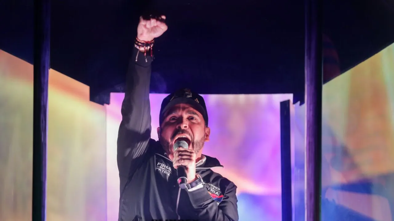 Abelardo de la Espriella escribió un trino para sus seguidores. La respuesta de Abelardo de la Espriella a los partidos políticos: ¿Se mantiene como "outsider"?