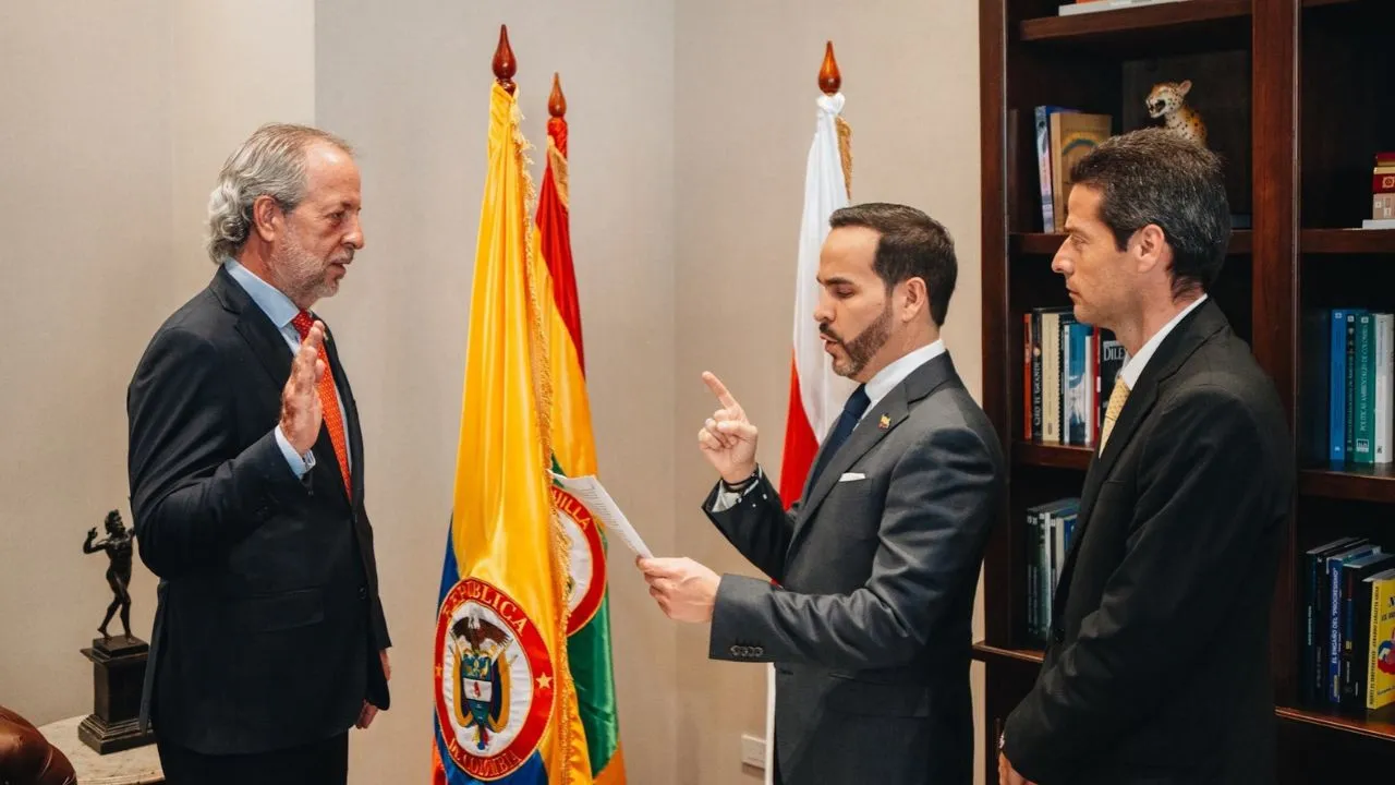 Abelardo De La Espriella posesionó al nuevo presidente de Procolombia Quién es Samuel Bluman, el empresario que asume la presidencia de ProColombia