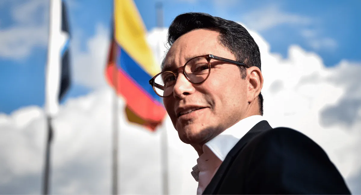 Abogada Diana Muñoz niega fuga de Carlos Caicedo y descarta allanamientos. Abogada de Carlos Caicedo confirma su salida del país y niega que sea un prófugo de la justicia