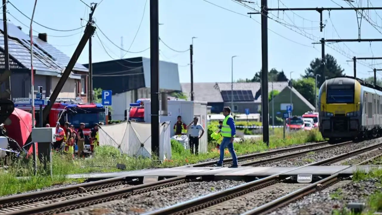 Accidente de tren y bus estudiantil en Bélgica Imágenes | Tragedia en Bélgica: tren arrolló bus escolar y dejó cuatro muertos