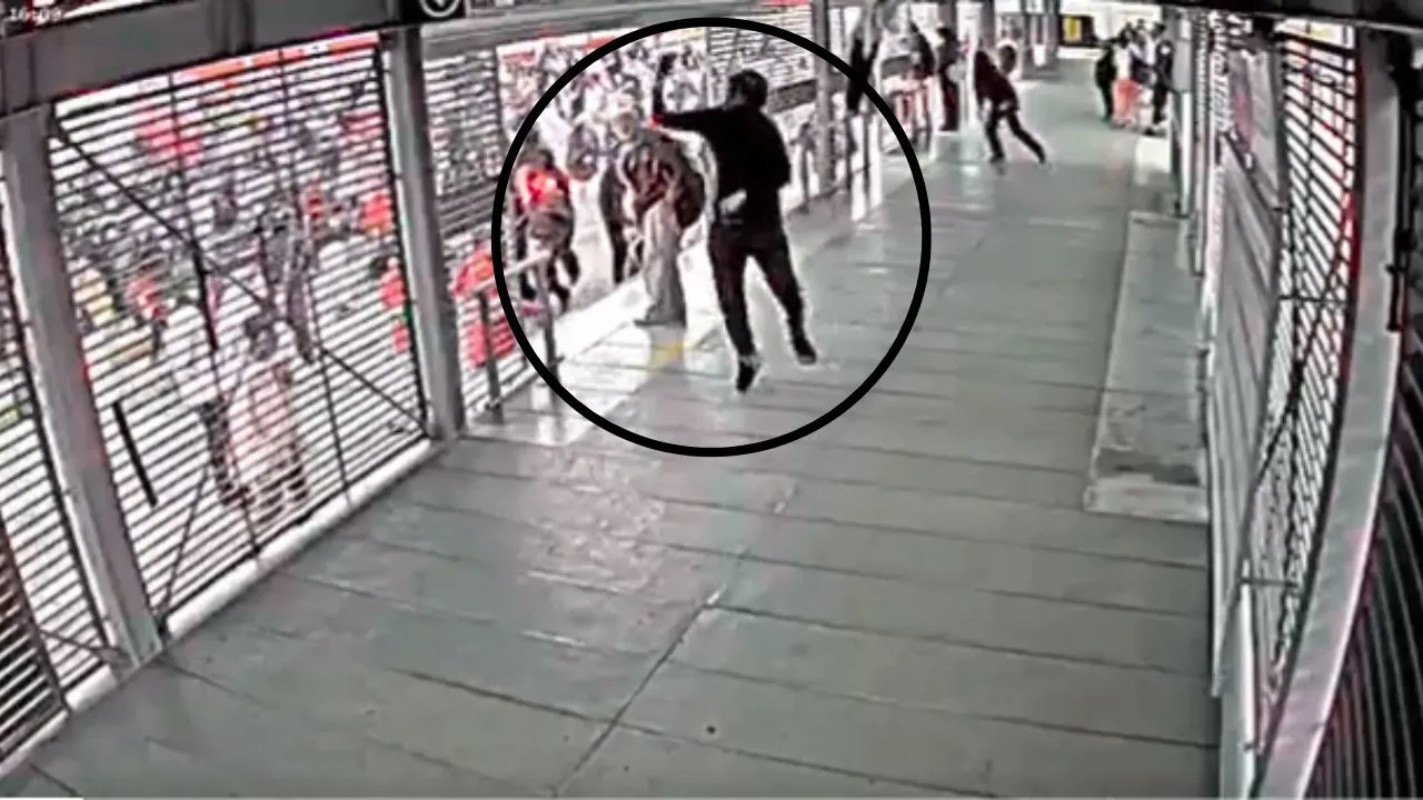 Agresión adulto mayor. Video | Indignación en Bogotá: adulto mayor resultó herido en ataque a estación de TransMilenio