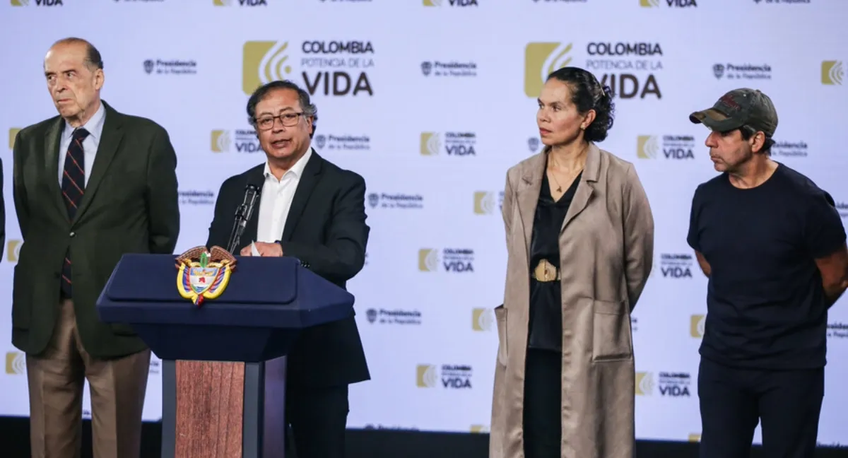 Alcalde de Barranquilla, Alejandro Char denunció al expresidente Gustavo Petro. Fiscalía podría asumir denuncias de Álex Char contra Gustavo Petro tras su salida de Presidencia