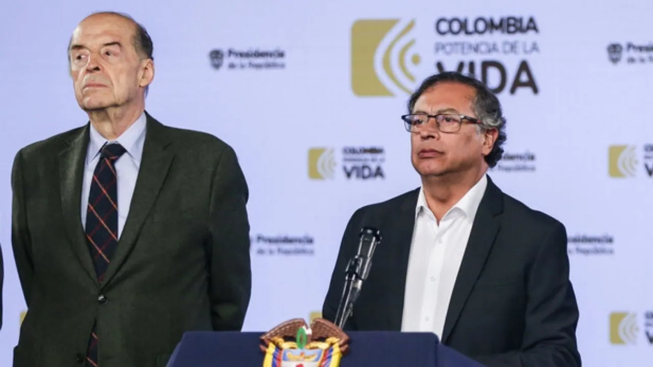 Álvaro Leyva arremete contra Gustavo Petro nuevamente. Álvaro Leyva lanza duro aviso a Petro por intentar sabotear empalme: “Su futuro pinta muy mal"