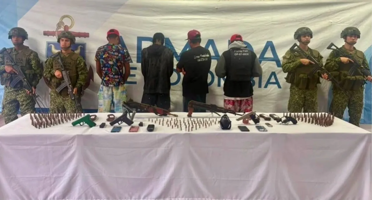 Armada confirmó que el material de guerra se encontró en poder de los extranjeros. Cuatro extranjeros fueron capturados con material de guerra en San Andrés