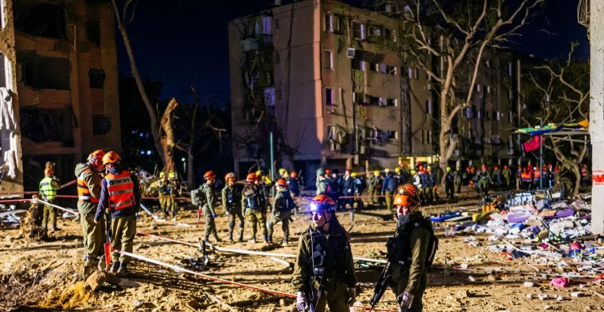 Ataques iraníes en el sur de Israel. Impactos de misiles iraníes en el sur de Israel dejan al menos 120 heridos, varios graves