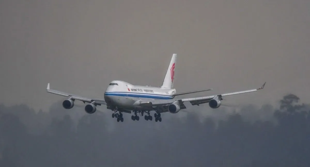 Avión que trajo ayudas de China a Colombia por terremoto Fotos | El imponente Boeing 747-4FTF que llegó de China con ayudas para afectados en Colombia