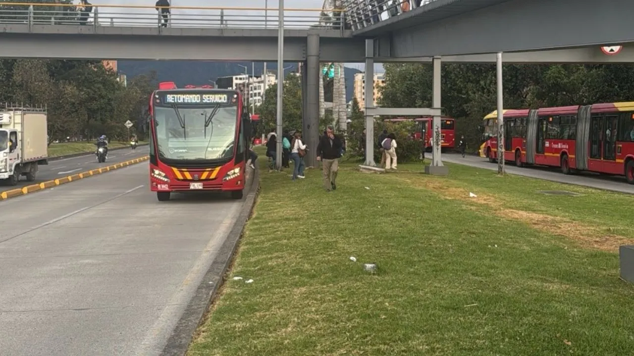 Bloqueos hoy en TransMilenio calle 26 🔴 En Vivo | Se agudiza la movilidad hoy en la calle 26 por protestas: TransMilenio, afectado