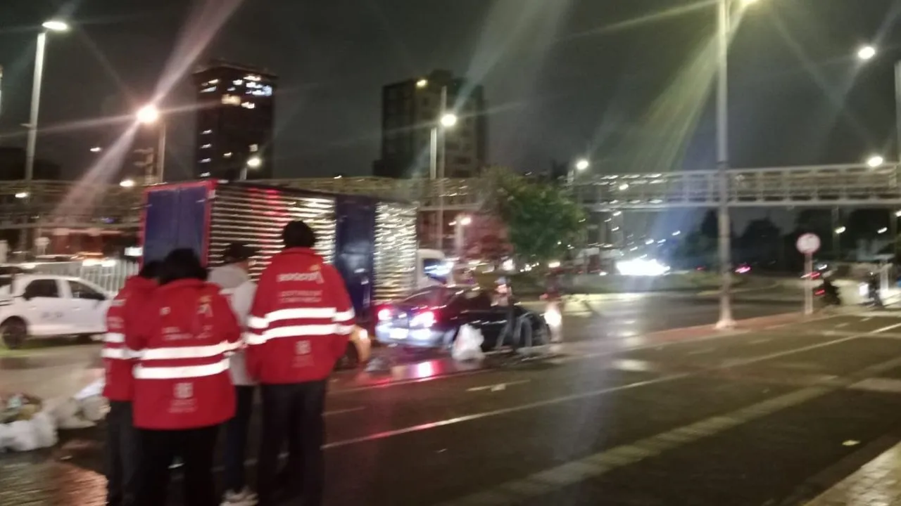 Bloqueos y manifestaciones en calle 26 hoy y TransMilenio Bloqueos y manifestaciones hoy en la calle 26: TransMilenio y miles de bogotanos afectados