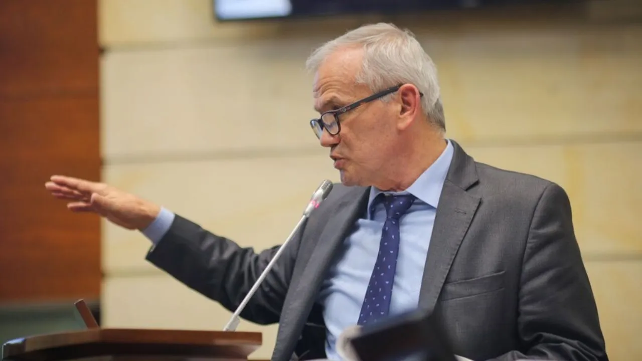 Carlos Ramón González baila en Nicaragua, mientras en Colombia es prófugo de la justicia Carlos Ramón González baila en Nicaragua, mientras en Colombia es prófugo de la justicia