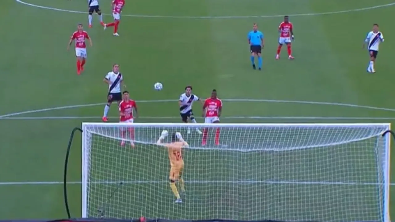 Casi le hacen a Santa Fe el gol 'Puskas' del año en la Copa Sudamericana (video) Casi le hacen a Santa Fe el gol 'Puskas' del año en la Copa Sudamericana (video)