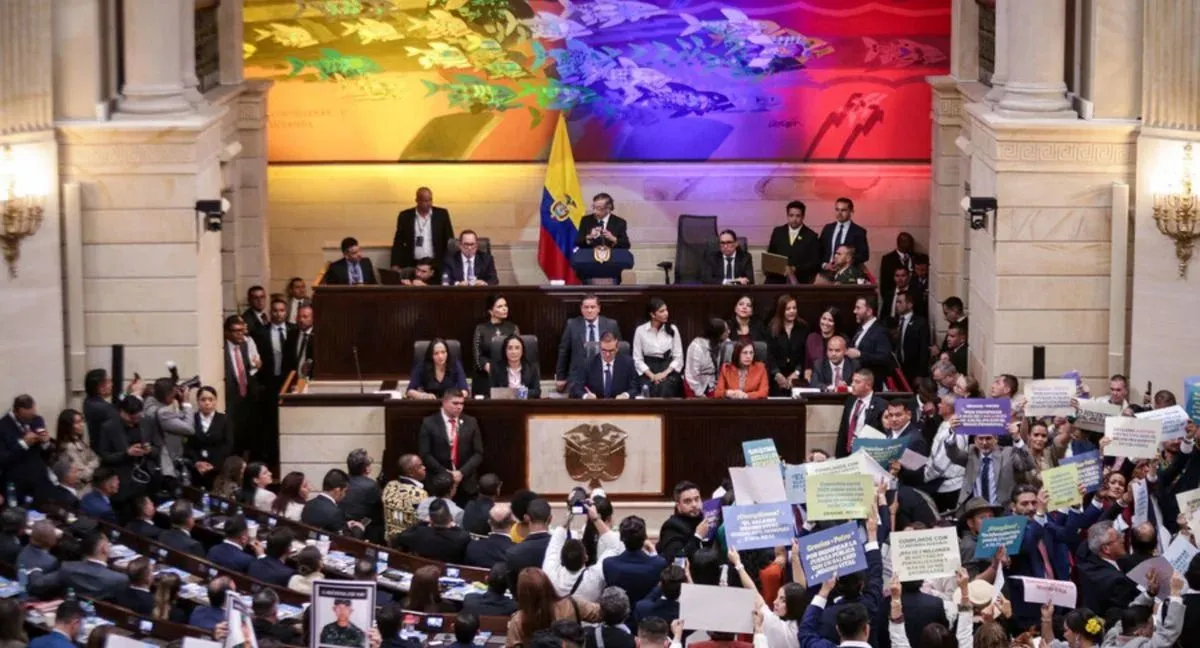 Centro Democrático y Pacto Histórico volvieron a aliarse Nueva jugada del petro-uribismo en el Congreso: alianza por elección del contralor y viajes de Petro