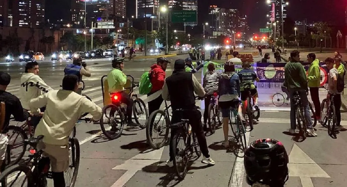 Ciclovía nocturna en Bogotá Vuelve la ciclovía nocturna en Bogotá: estas son las vías que tendrán cierres este jueves