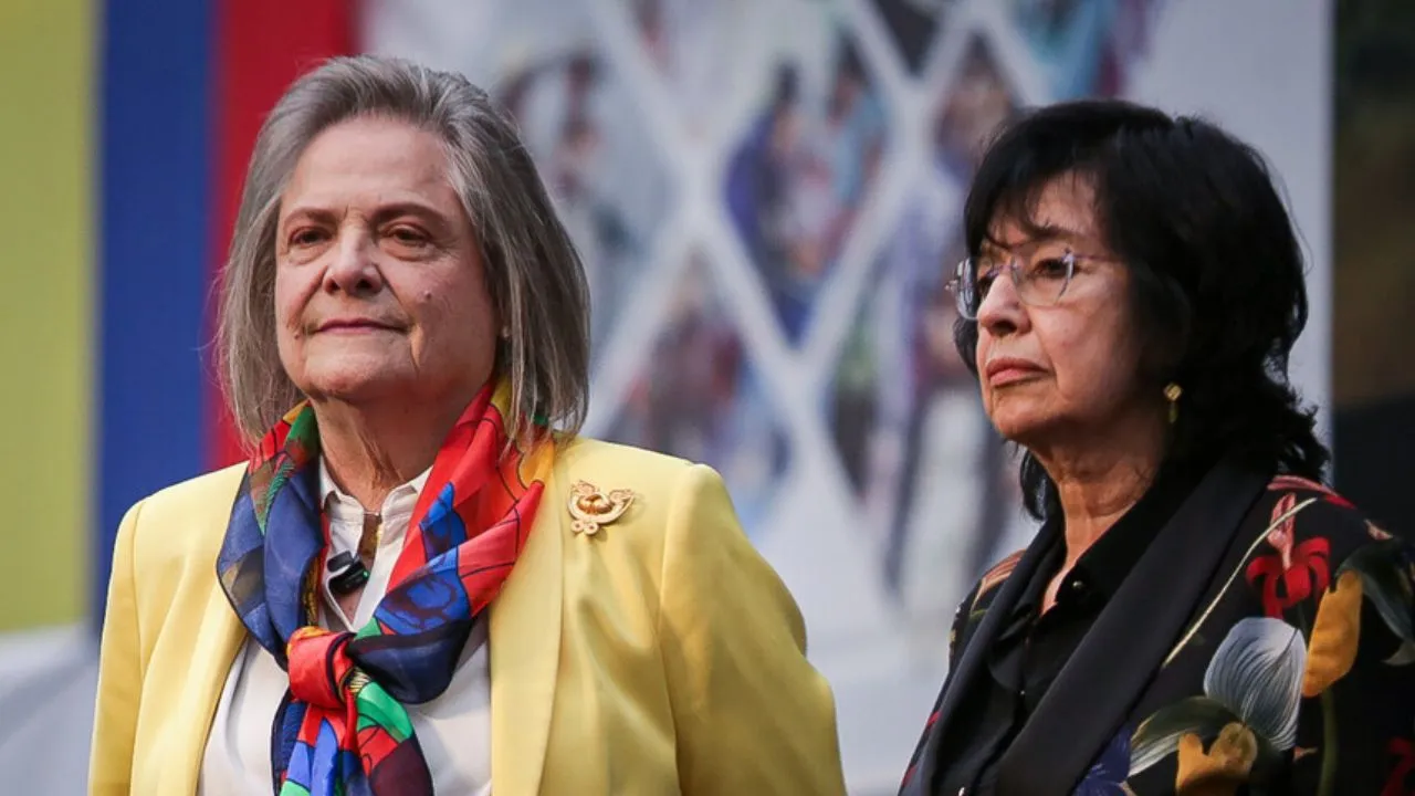 Clara López desistiría de su candidatura presidencial para unirse a Iván Cepeda ¿Una candidata menos? Clara López renunciaría a su postulación presidencial
