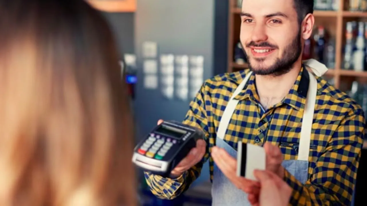 Compra el pan y saca la plata: ahora D1 también es cajero de BBVA, sin costo