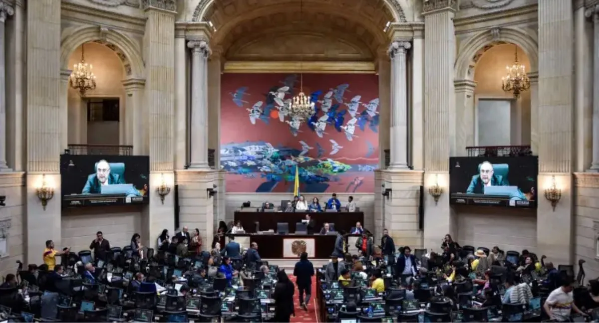 Congreso devuelve presupuesto de la nación De La Espriella logra victoria sobre Petro tras su salida: devolverán el PGN 2027 para revisión