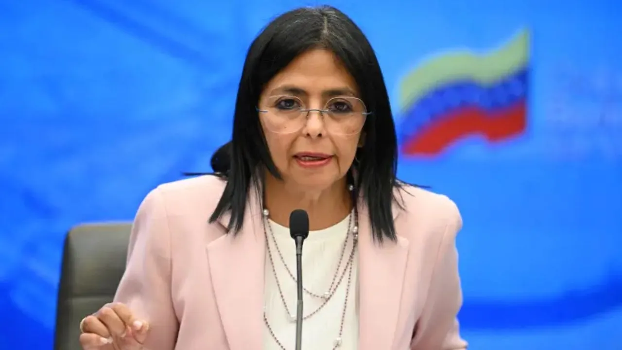 Delcy Rodríguez, presidenta interina de Venezuela. El declive del chavismo: figuras clave pierden poder tras la captura de Maduro, ¿qué sigue?