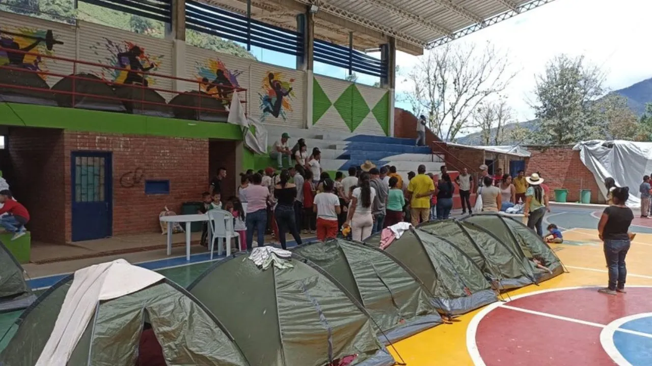 Desplazados Crisis humanitaria sin freno: más de 100.000 personas desplazadas forzosamente en Colombia en 2025