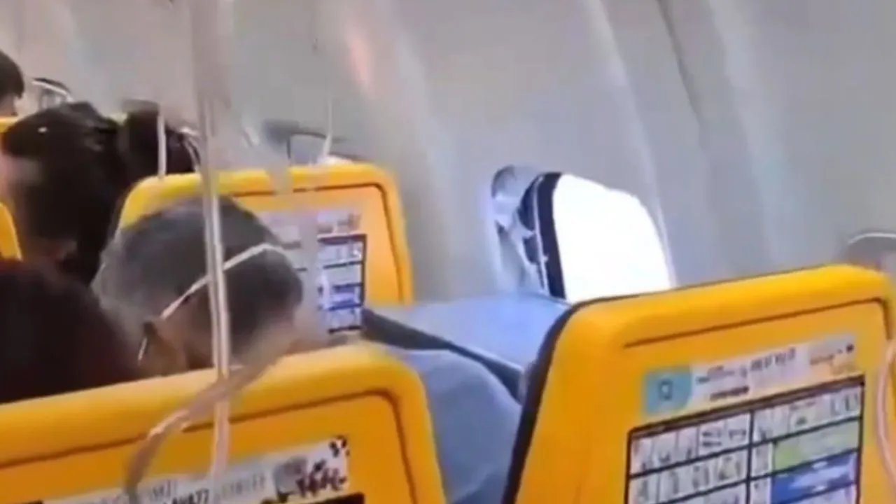 Dramático momento vivió un pasajero que terminó succionado por una ventanilla rota. Terror en el aire: dramático momento vivió un pasajero que fue succionado: ¿Qué pasó?