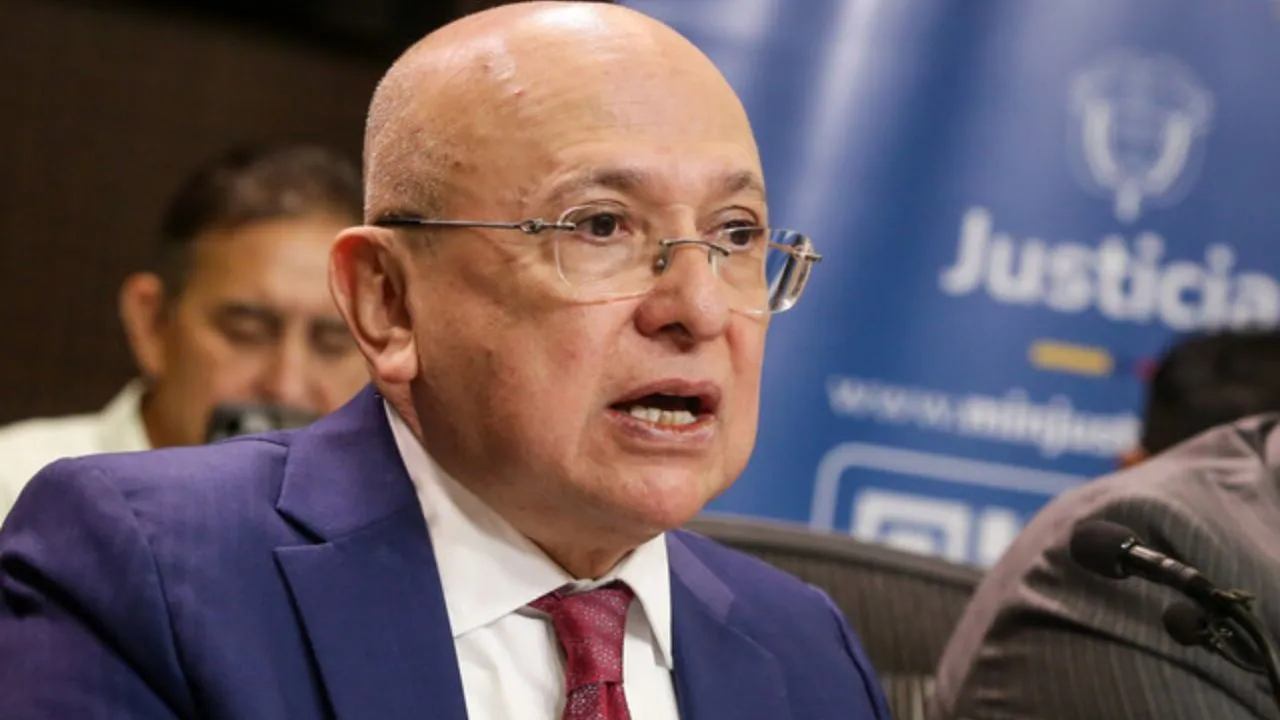 Eduardo Montealegre Lynett, ministro de Justicia y del Derecho. Eduardo Montealegre Lynett, ministro de Justicia y del Derecho.