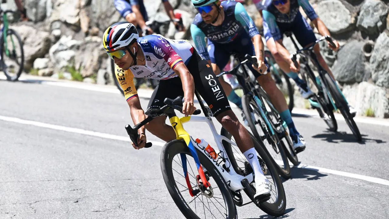 Egan Bernal El Giro vivió la etapa más rápida de la edición: Egan estuvo a la altura y mantuvo su posición