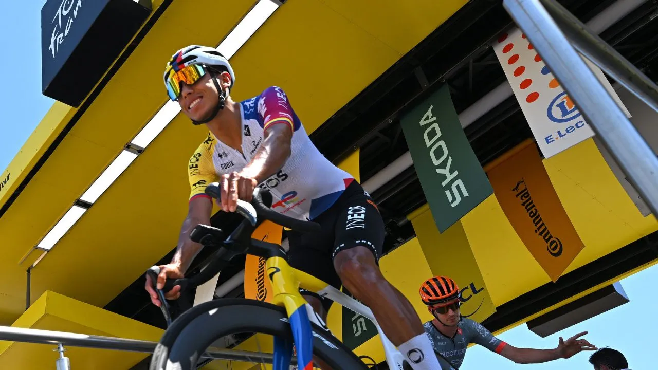 Egan Bernal Tour de Francia 2026 | Egan Bernal recuperó minutos antes de la guerra de montaña: clasificaciones