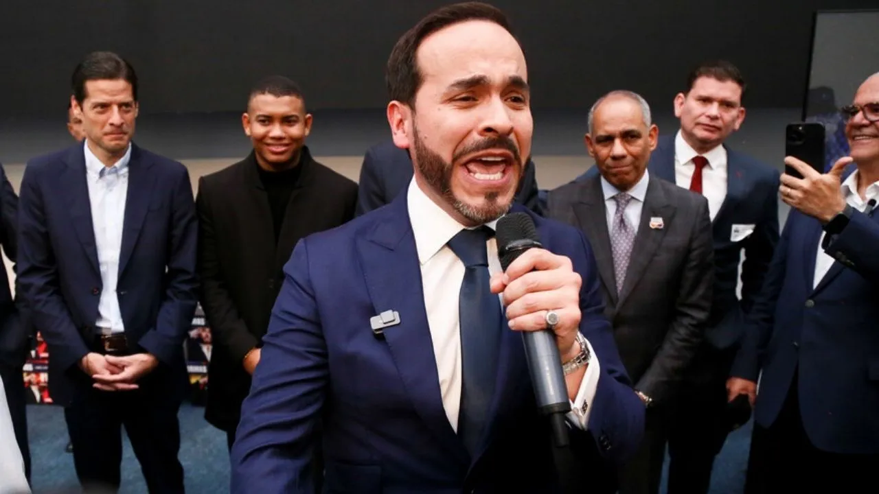 El aspirante Abelardo de la Espriella entregó las firmas que apoyan su candidatura Abelardo de la Espriella inscribió su candidatura y está pensando en ir solo a primera vuelta