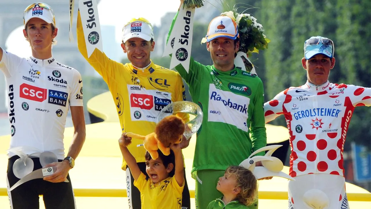 El ciclista español que se desempeña como comentarista, fue detenido el domingo. Estrella del ciclismo mundial en el Tour de Francia es detenido en España: Grave acusación