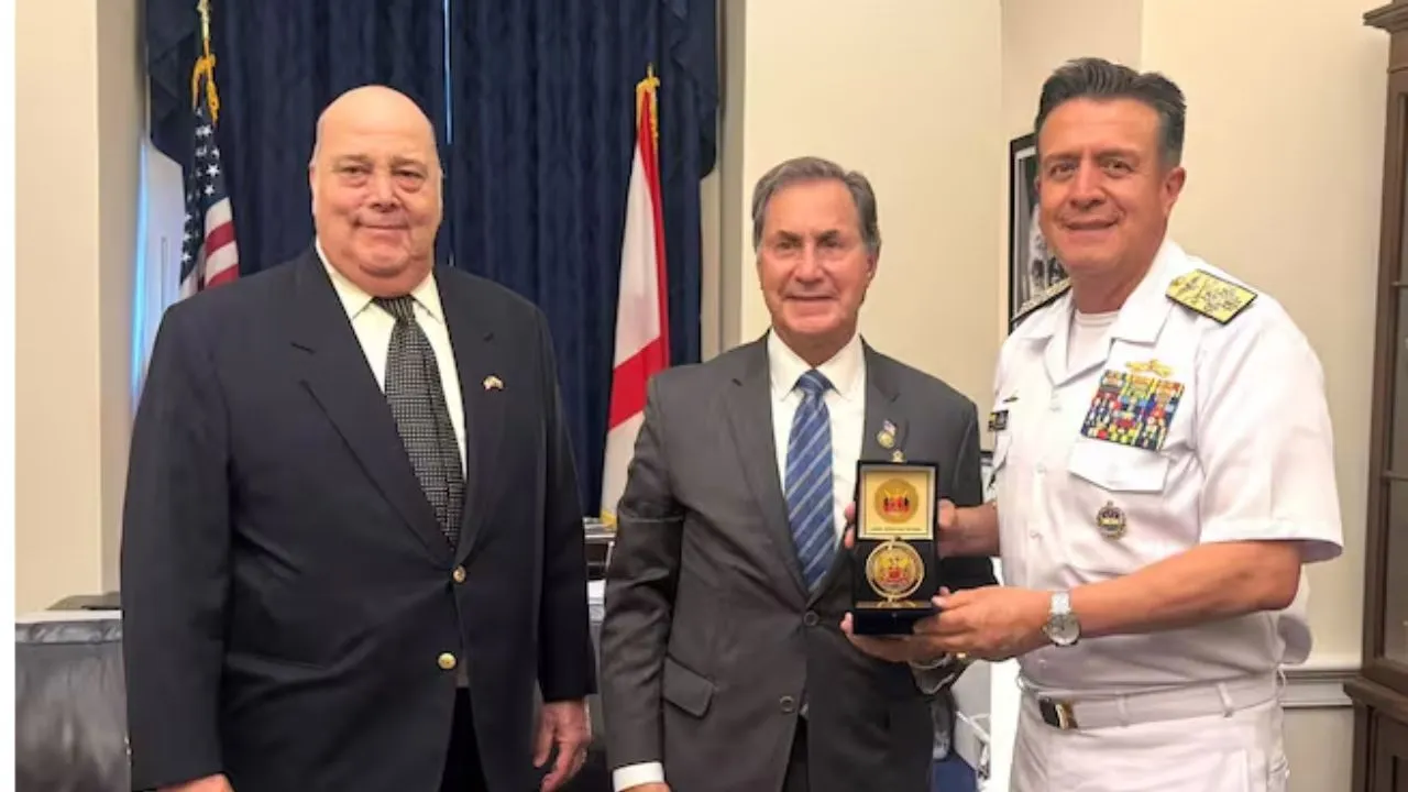 El Embajador de Colombia y el Director de la Policía Nacional cumplen agenda de alto nivel Imagen principal