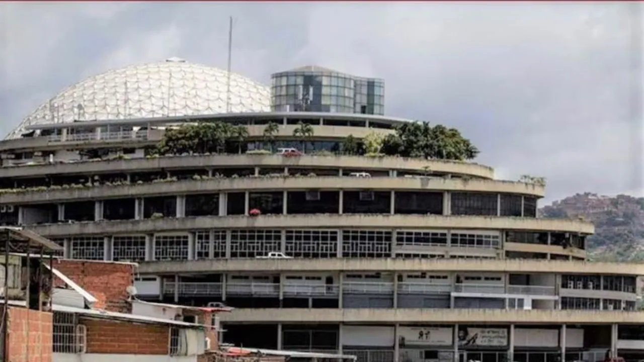 El Helicoide, cárcel donde permanecen varios presos políticos en Caracas. ¿Quiénes son los presos políticos liberados por el régimen de Venezuela?
