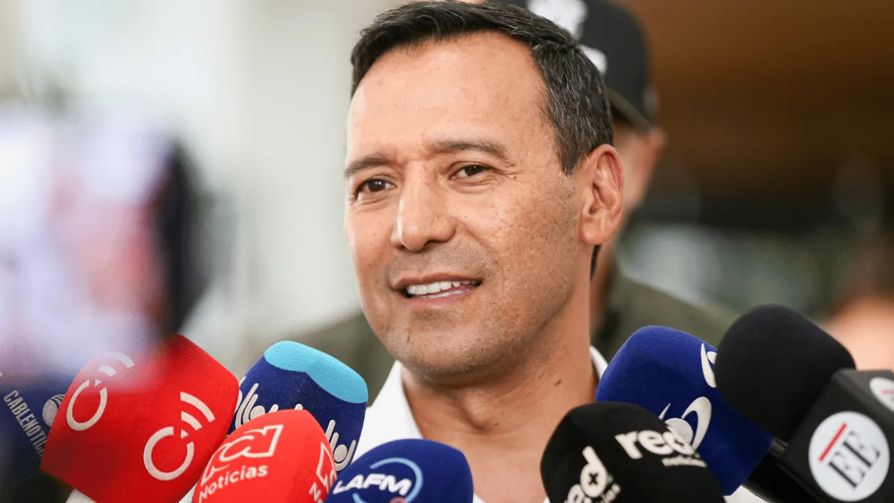 El ministro de Defensa, Pedro Sánchez, se pronunció sobre los audios revelados. El ministro de Defensa rompió el silencio por los audios que sacuden a la paz total de Petro