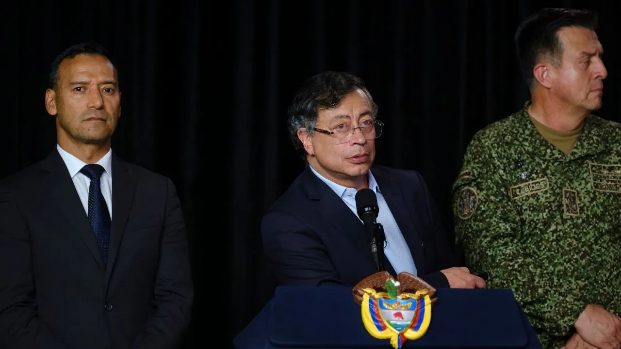 'Si abandonamos bombardeos aumentará el reclutamiento de niños': Gustavo Petro 'Si abandonamos bombardeos aumentará el reclutamiento de niños': Gustavo Petro