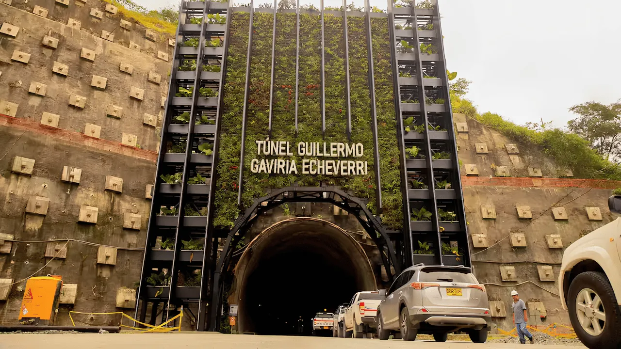 El Túnel del Toyo quedaría terminado pero sin poder abrirse hasta 2028. ¿Por qué el Túnel del Toyo podría quedar cerrado año y medio?: Invías y Antioquia se tiran la pelota