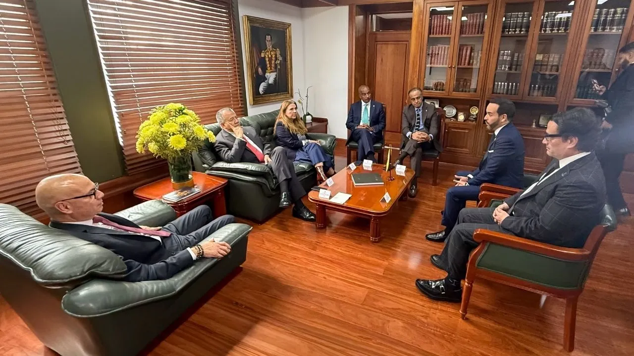 Encuentro de De La Espriella con altas cortes Reunión entre presidente De La Espriella y altas cortes: ¿cuál fue el objetivo?