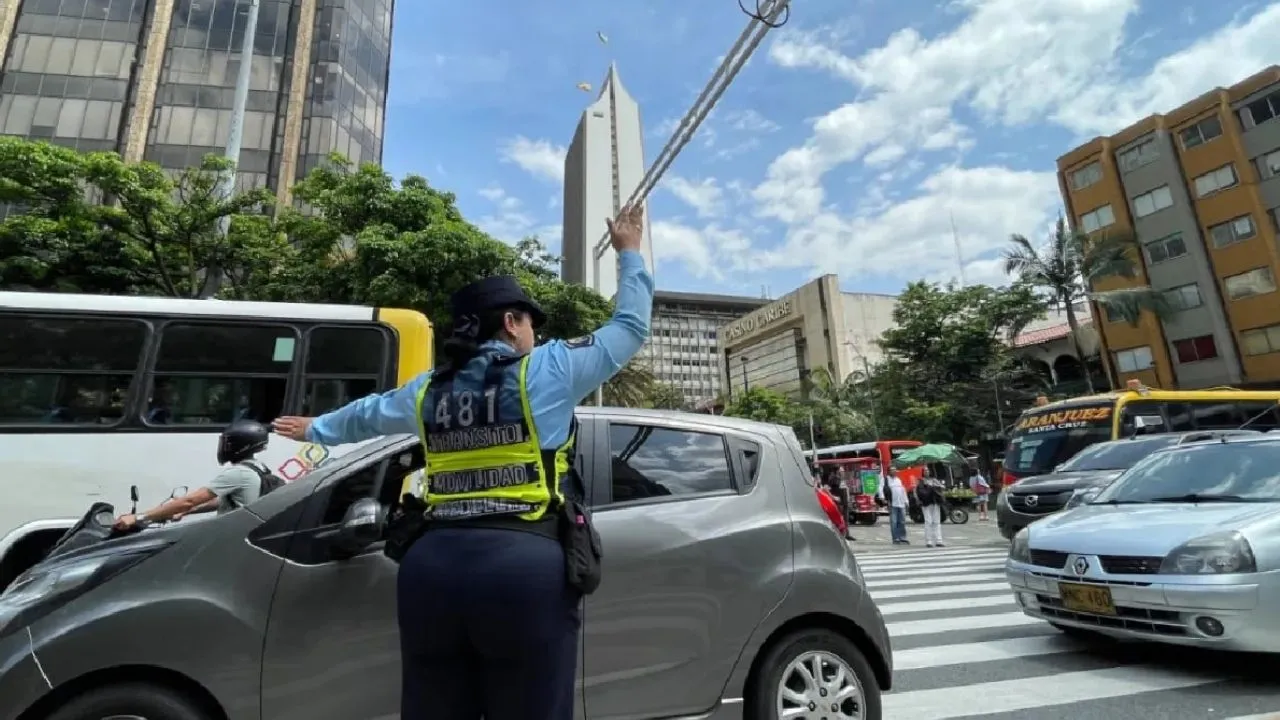 Estos carros tienen pico y placa hoy 3 de agosto en Medellín Comienza el nuevo pico y placa en Medellín: consulte qué vehículos pueden circular hoy