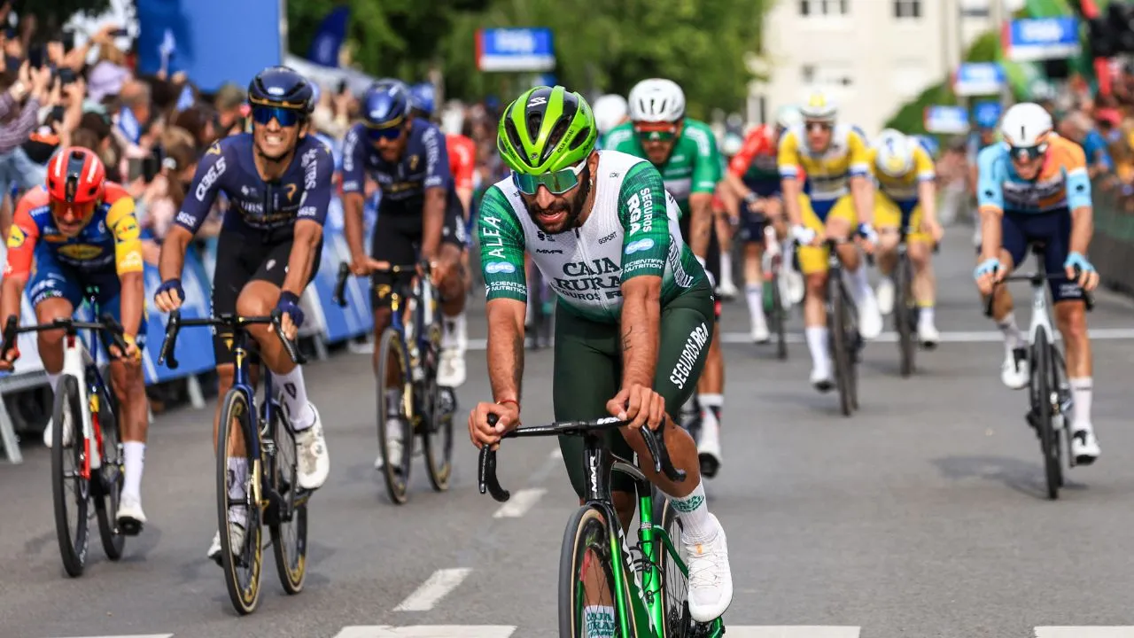 Fernando Gaviria Fernando Gaviria volvió a buscar la victoria en el Tour, pero Tim Merlier fue el vencedor