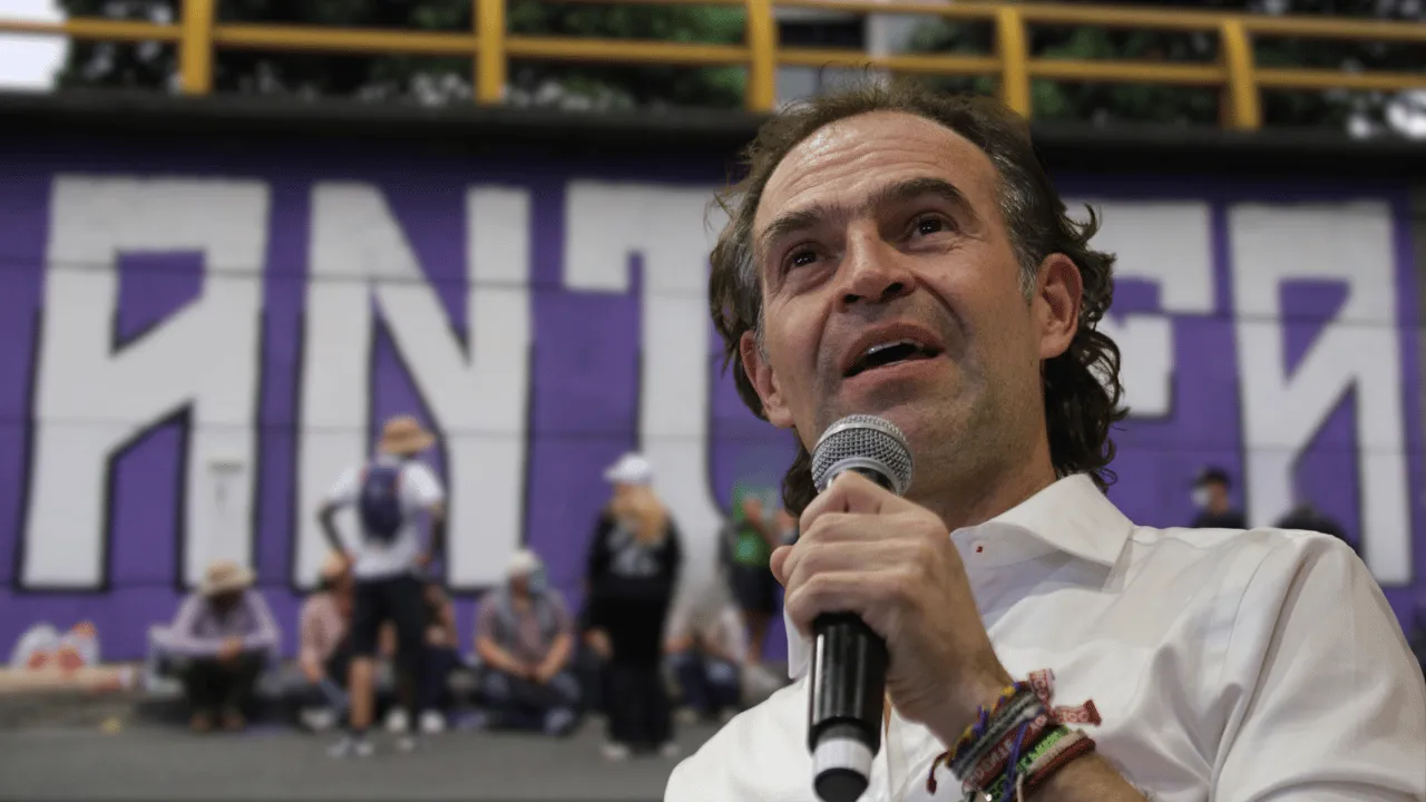Fico Gutiérrez pidió investigar a funcionarios de la Defensoría por un mural en Medellín. Fico Gutiérrez le exigió explicaciones a la Defensoría por un mural en Medellín: ¿qué dijo?
