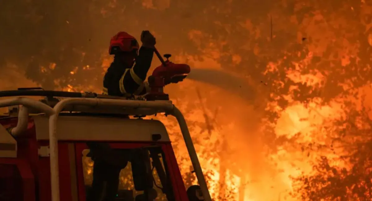 Francia endurece medidas por los incendios. Alerta en Francia por incendios: más de 400 personas han sido detenidas en todo el país