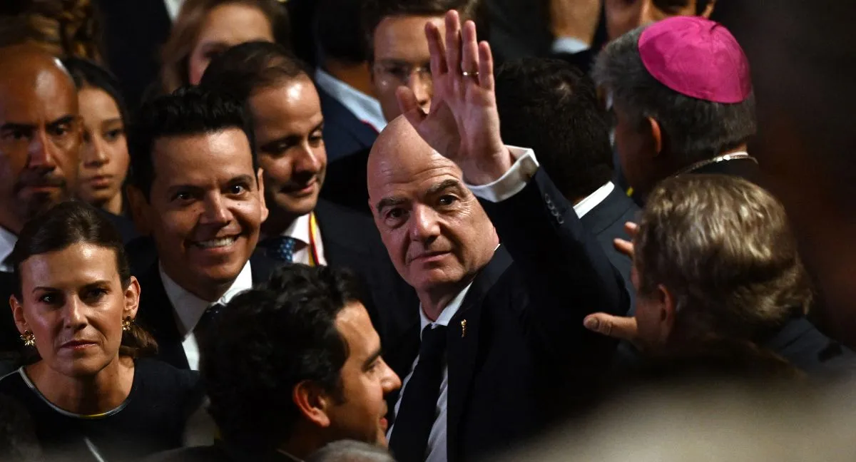 Gianni Infantino Se le vino la noche: Infantino, acusado de ascender a trabajadora de UEFA al tener relación íntima