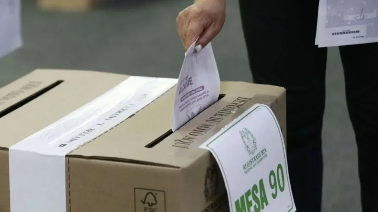 Hasta qué horas puede votar en Colombia ¿Hasta qué hora se puede votar en Colombia? Se acerca el cierre de urnas en las Elecciones 2026