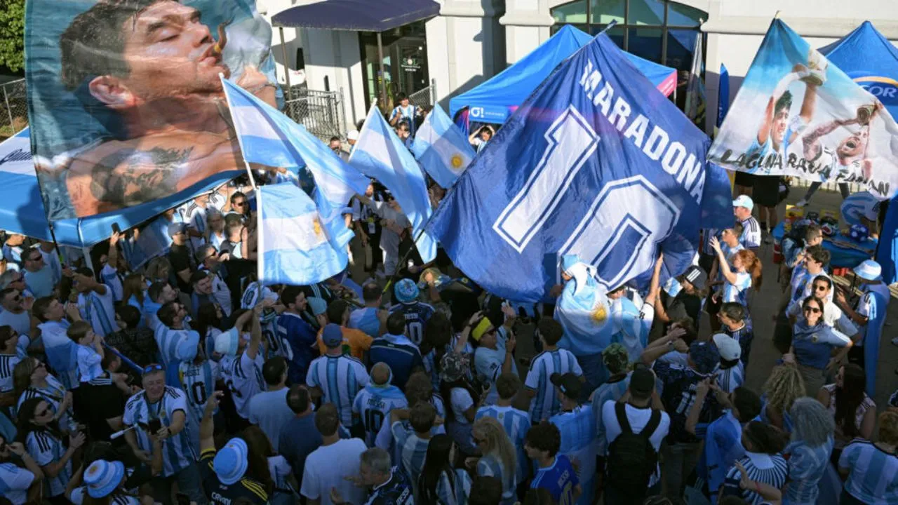 Hinchas argentinos ¿Va por Argentina contra Inglaterra? No puede faltar este playlist en su previa del partido