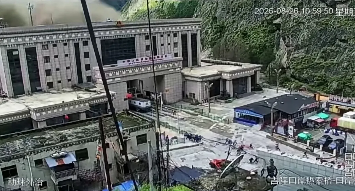 Historia del Puerto de Gyirong, epicentro de la riada en Nepal y Tíbet La historia del Puerto de Gyirong, la frontera entre Nepal y Tíbet que fue borrada del mapa