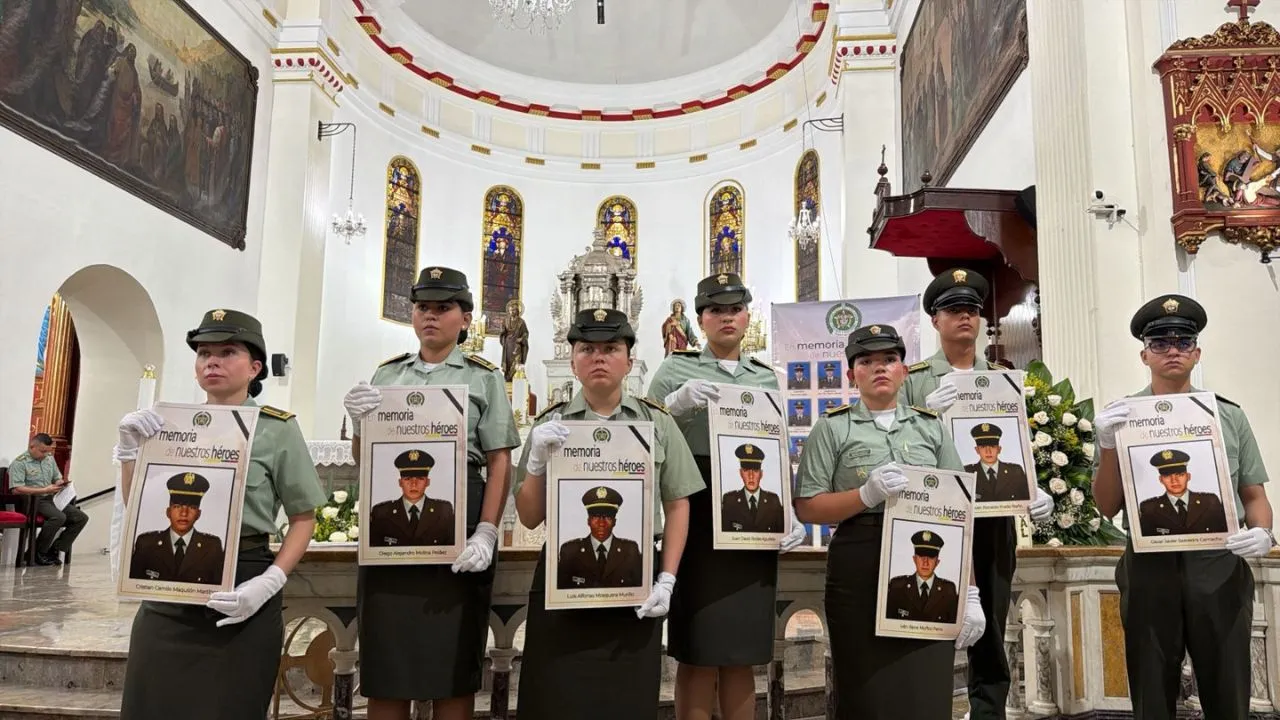 Homenaje a los 22 cadetes fallecidos en la Escuela General Santander. Atentado Escuela General Santander: Se cumplen 7 años de la tragedia que enlutó al país