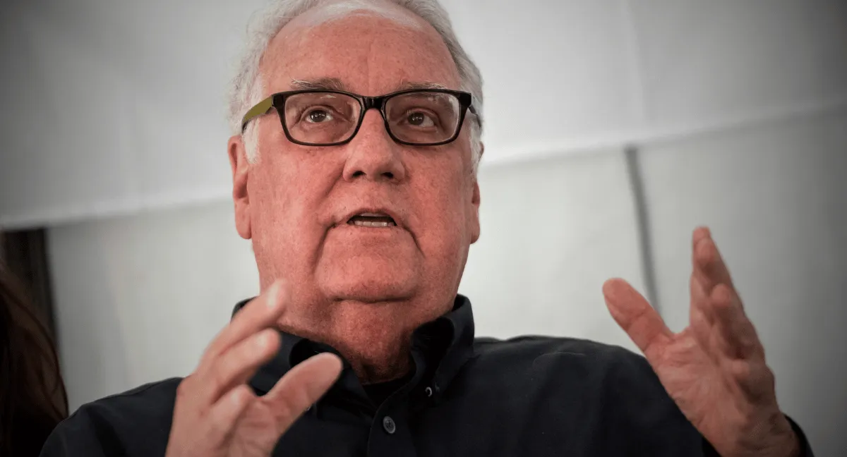 Howard Buffett financiará 10 colegios para damnificados del sismo en Chocó. ¿Quién es Howard Buffett, el filántropo que donará 10 escuelas junto a Shakira en el Chocó?