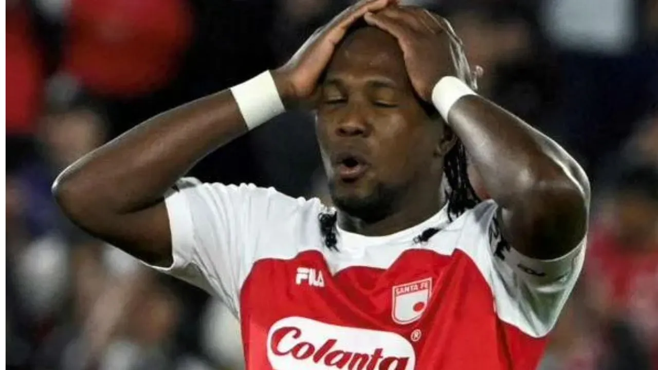 Hugo Rodallega Video | La tristeza de Hugo Rodallega por errar el penal: el lamento de la hinchada de Santa Fe