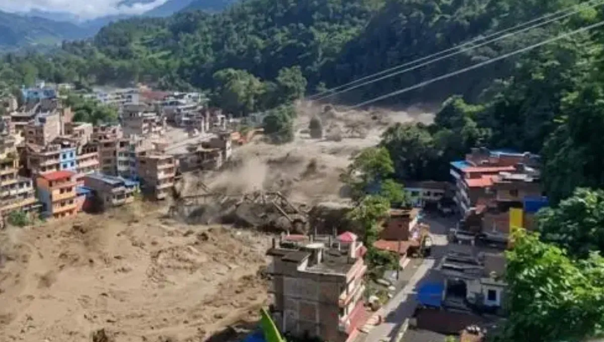 Impactantes imágenes de la avalancha que desató la tragedia en Nepal. ¿Qué provocó el deslizamiento mortal entre Nepal y China? Esta sería la causa