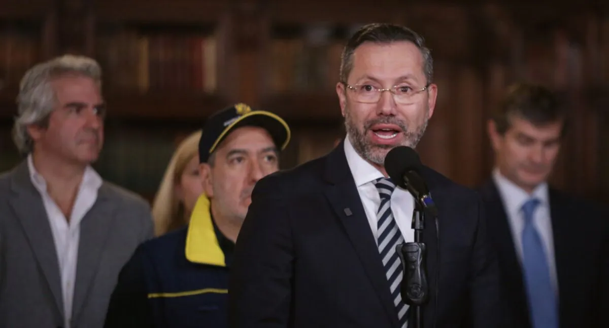 Jaime Beltrán MinVivienda dice que imágenes en Santa Marta "no son ciertas", pero confirma viaje con sus hijos