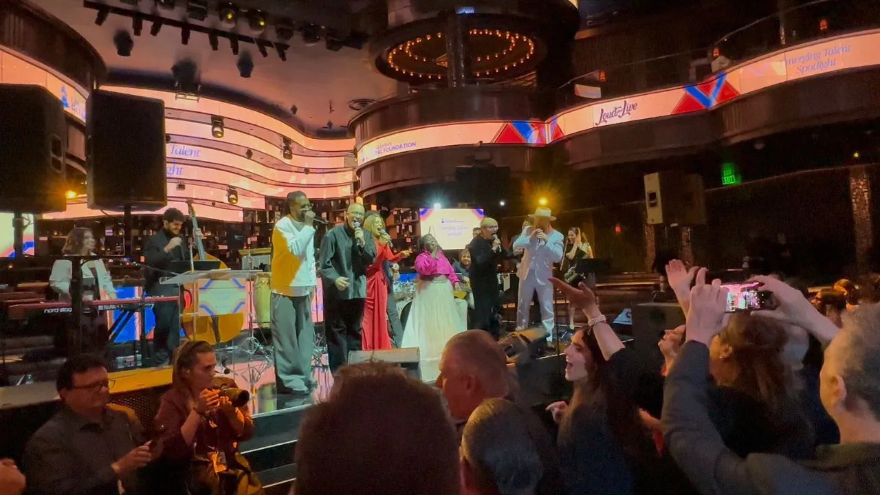 Jossman encendió los Latin Grammy con su tributo a Celia Cruz